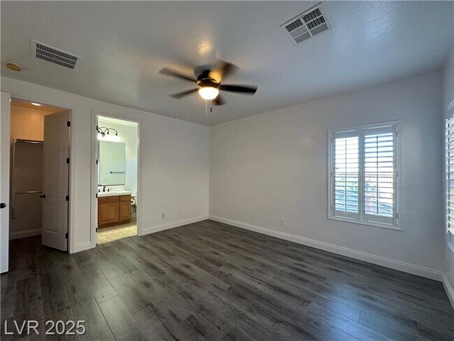 Building Photo - 2321 Martinique Ave