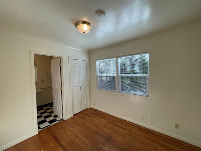 Building Photo - 1911 H St