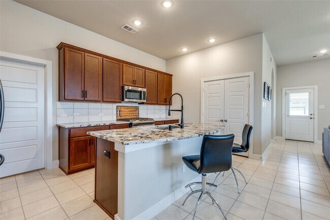 Building Photo - 2411 Ocean Key Dr