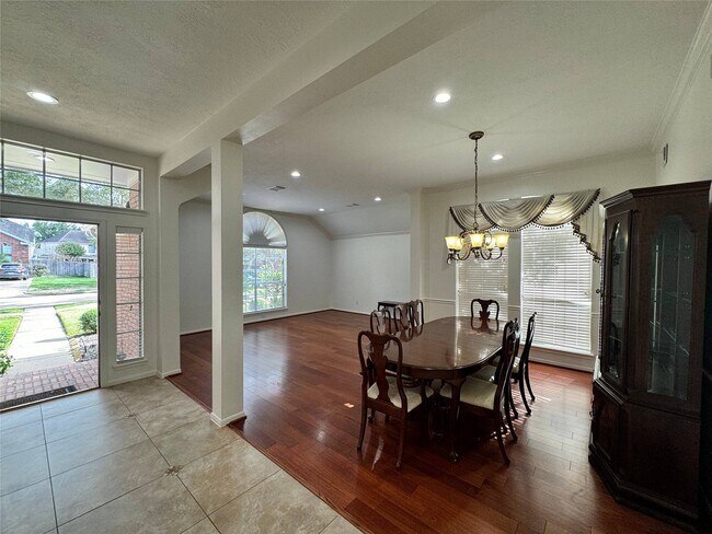 Building Photo - 1718 Berkoff Dr