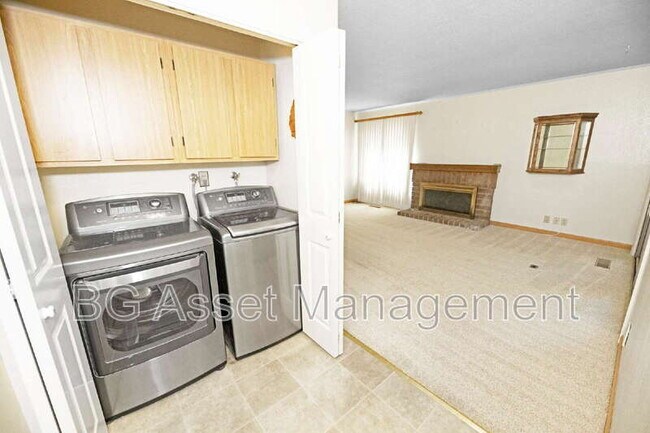 Building Photo - 1830 Weir Dr