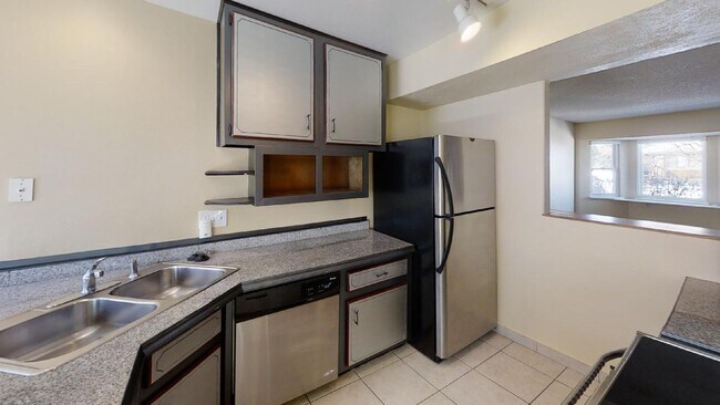 Building Photo - 5549 Dunbar Ct