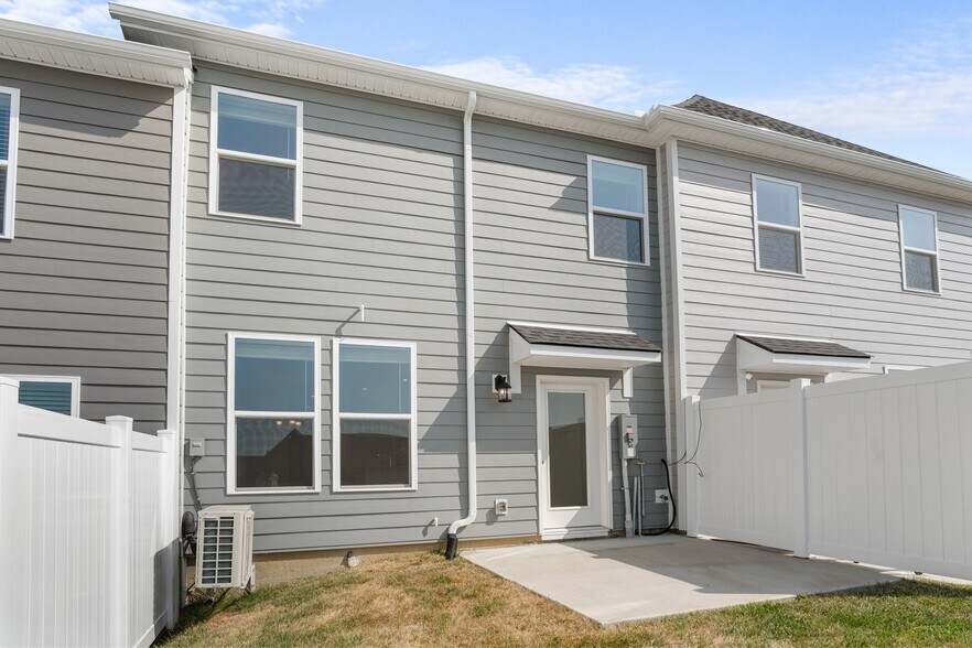 Building Photo - 5338 Bellflower Hls