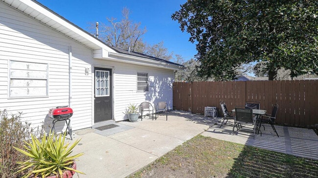 Building Photo - 1806 Curcor Dr