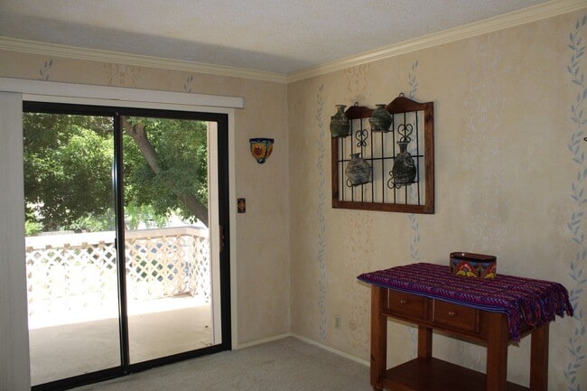 Building Photo - 400 Hartnell Pl