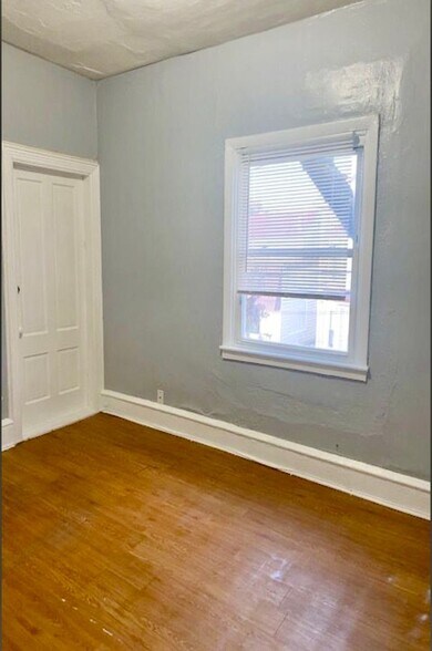 Building Photo - 81 Putnam St