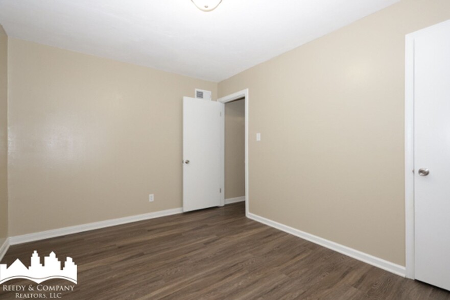 Building Photo - 616 N Roselawn Dr