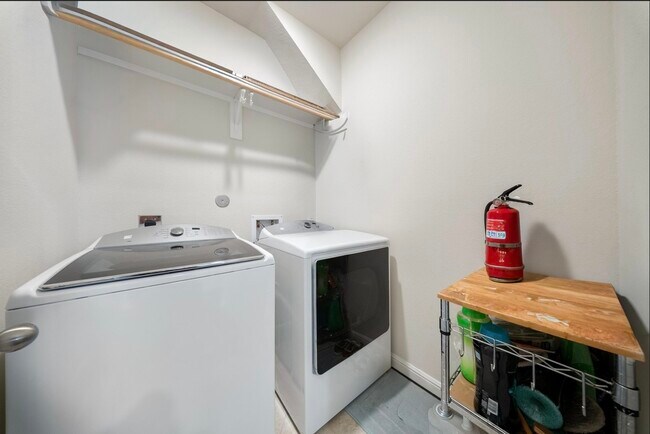 Building Photo - 18106 Alora Springs Trace