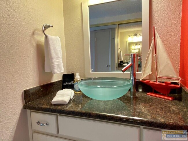 Building Photo - 404 Padre Blvd