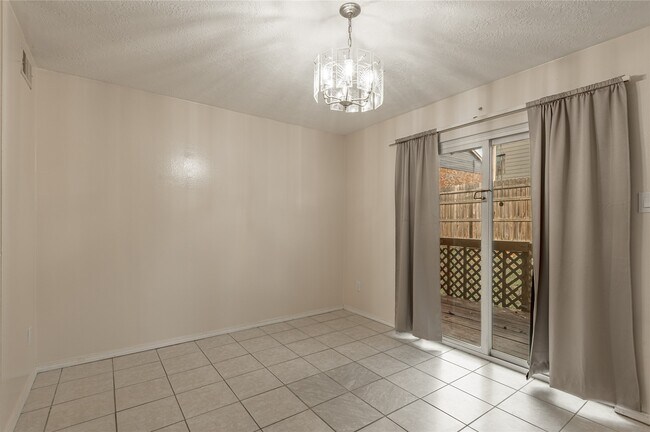 Building Photo - 2521 Crosstimbers Dr