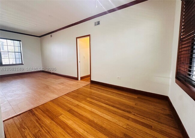 Building Photo - 1470 Lincoln Terrace