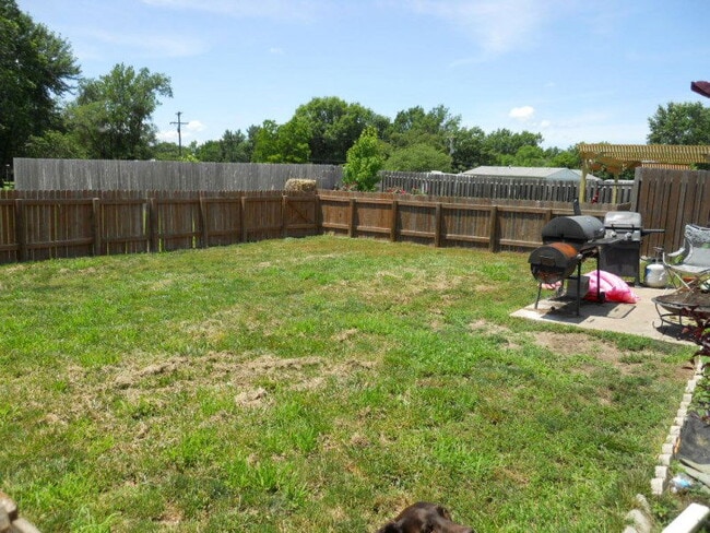 Building Photo - 2367 Surrey Dr