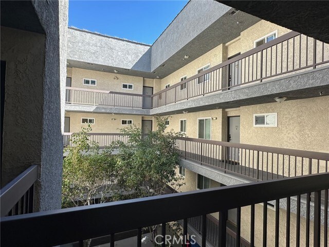 Building Photo - 1052 S Mariposa Ave