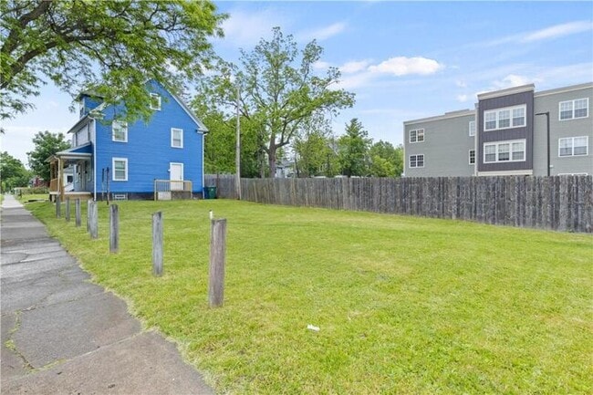Building Photo - 691 Jefferson Ave