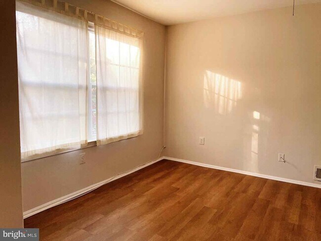 Master bedroom - 15 Azalea Ct