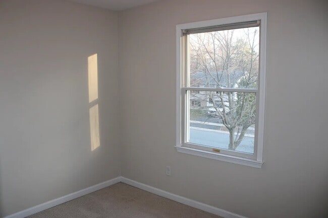 Building Photo - 7 White Birch Dr