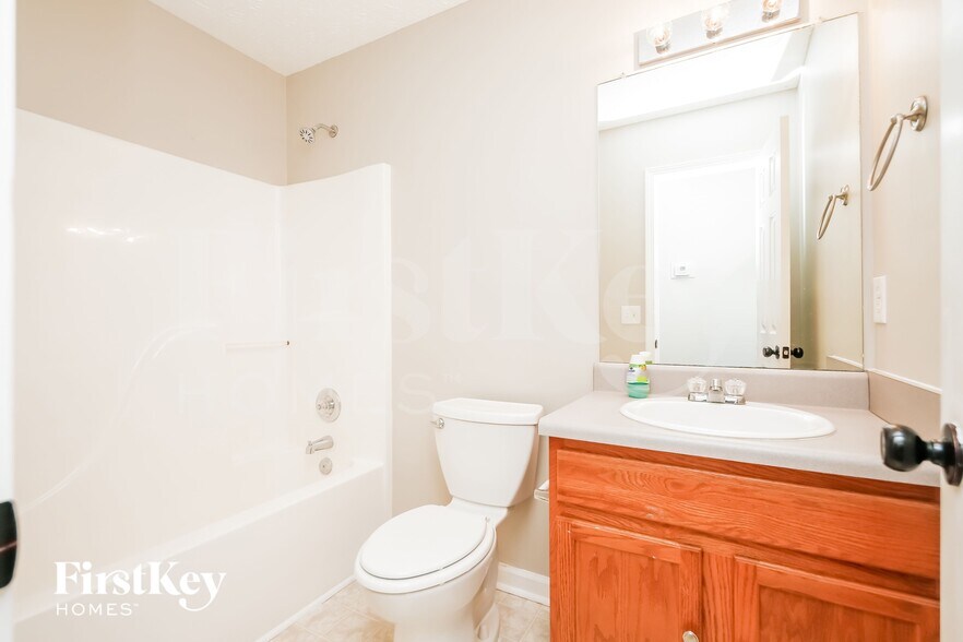 Building Photo - 385 Fairview Oak Pl