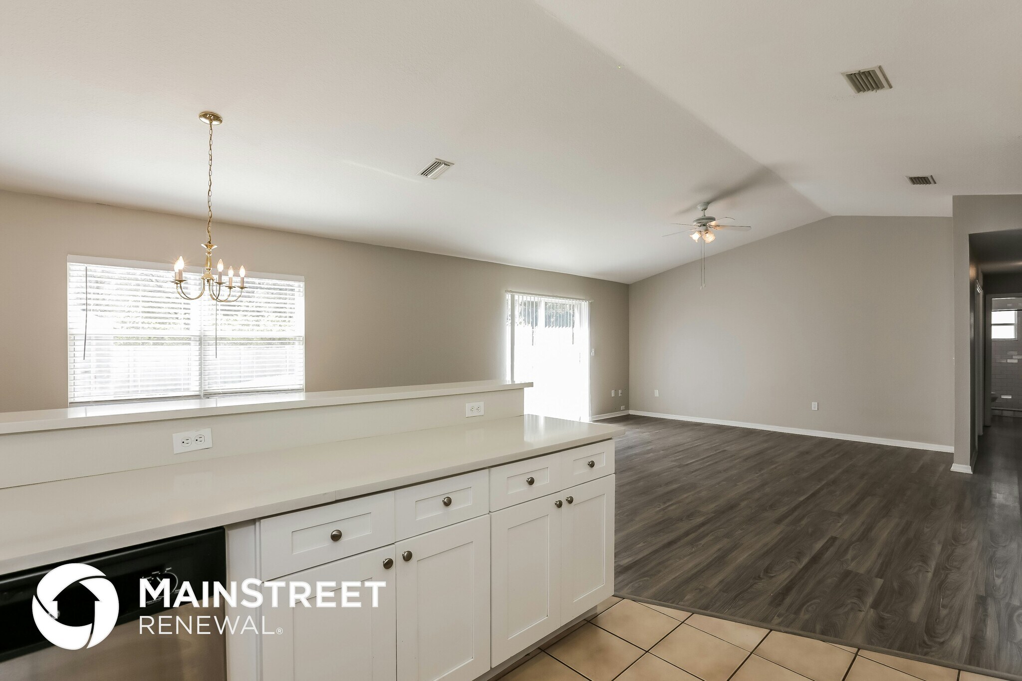 Building Photo - 734 Fox Lake Dr