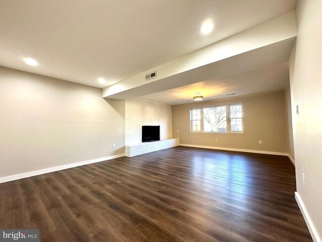 Building Photo - 2529 W Meredith Dr