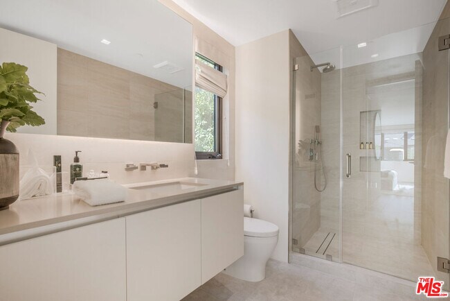 Building Photo - 9255 Swallow Dr