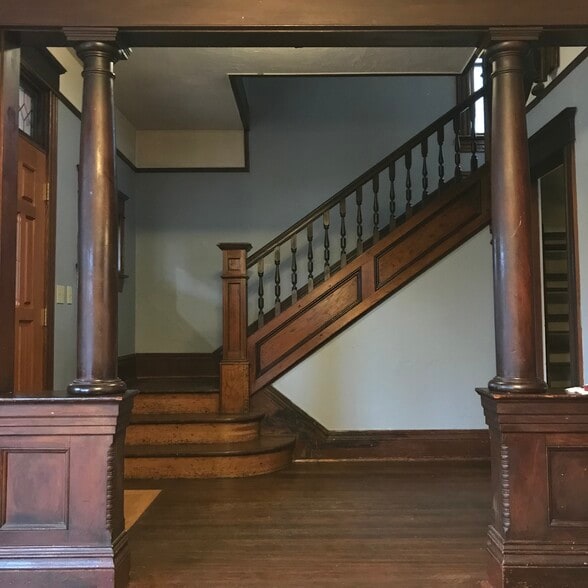 Building Photo - 109 NE Hancock St