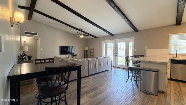 Building Photo - 2303 S Cottonwood Dr