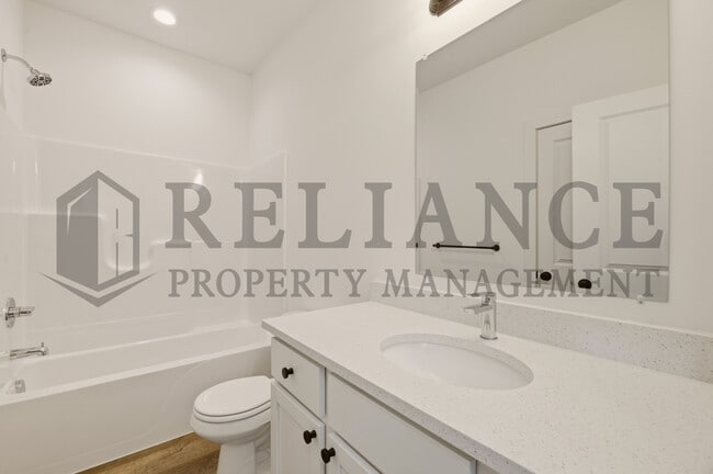 Building Photo - 5249 N Pinecrest Ct