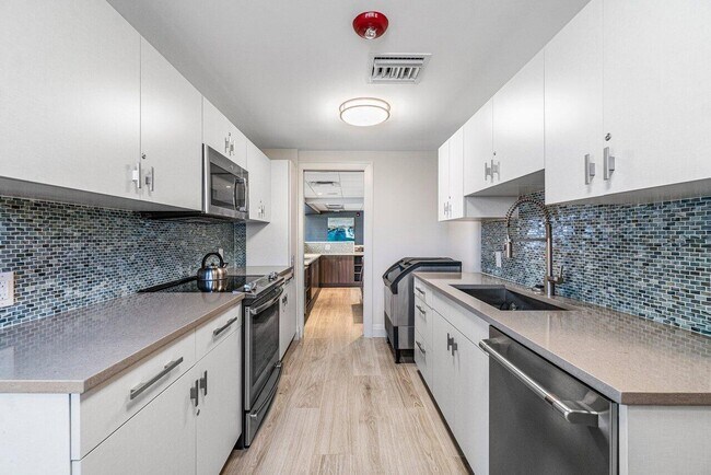 Building Photo - 4600 S Ocean Blvd