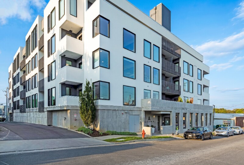 Building Photo - 806 Olympic St