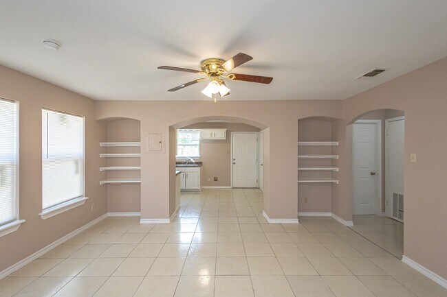 Building Photo - 227 Malaga Dr