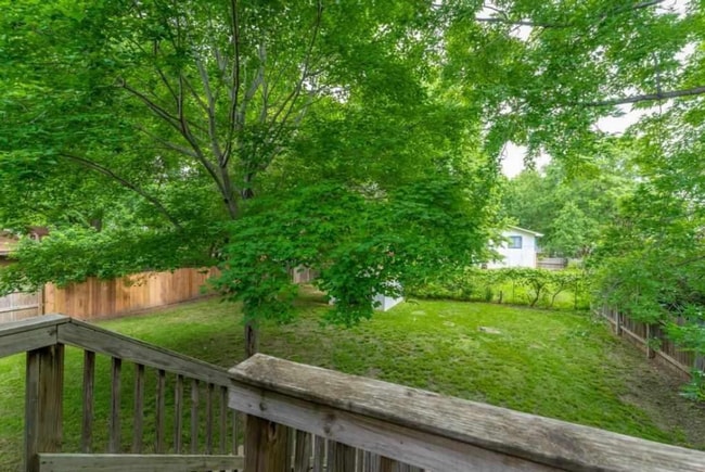 Building Photo - Cute 3 bedroom house near shopping, restau...