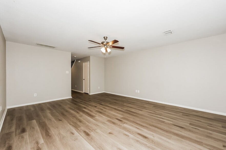 Building Photo - 6945 Meadow Way Ln