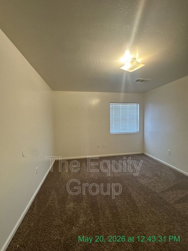Building Photo - 407 N Park St