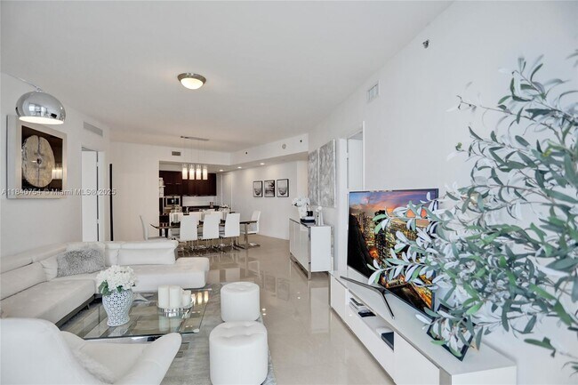 Building Photo - 15901 Collins Ave