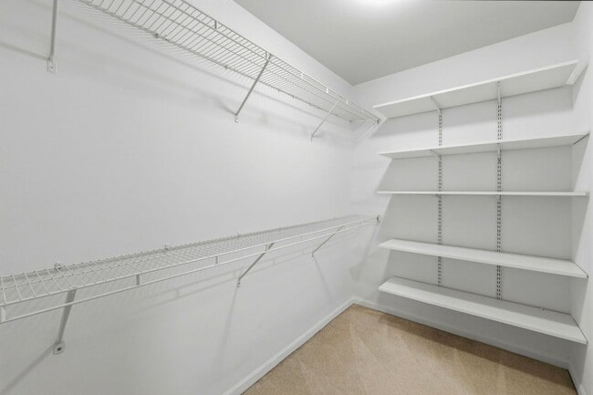 Building Photo - 218 Goldenrod Dr