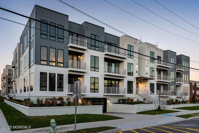 Primary Photo - 215 2nd Ave