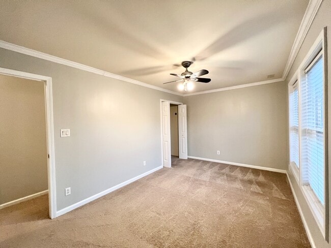 Building Photo - Spacious 2 Bed Condo!