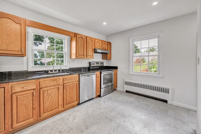 Building Photo - 19 Sunset Dr