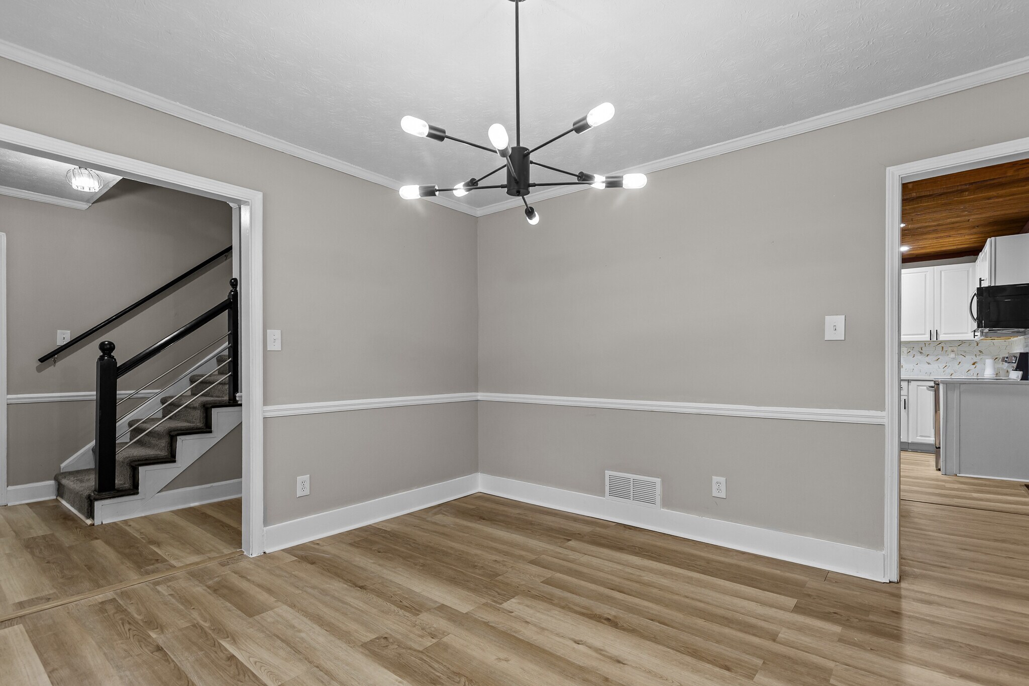 Building Photo - 800 Post Road Cir