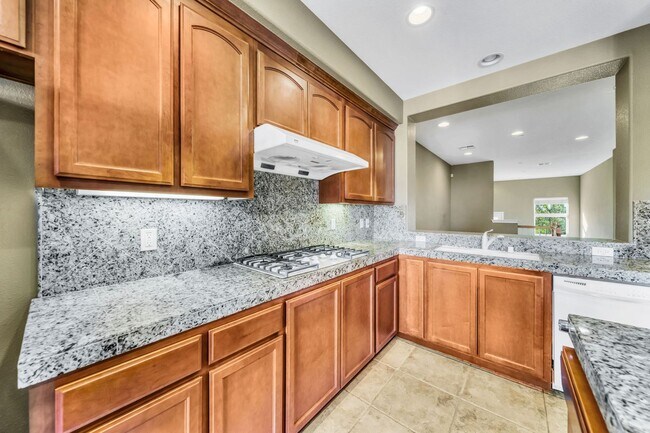 Building Photo - 3-Bedroom Townhome for Rent in Fremont!