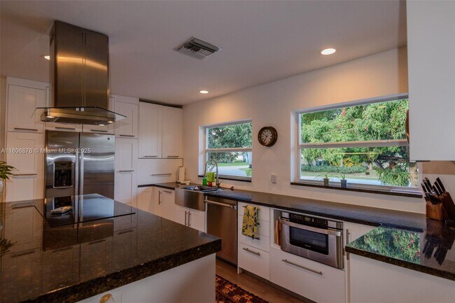 Building Photo - 1251 SW 11th Terrace