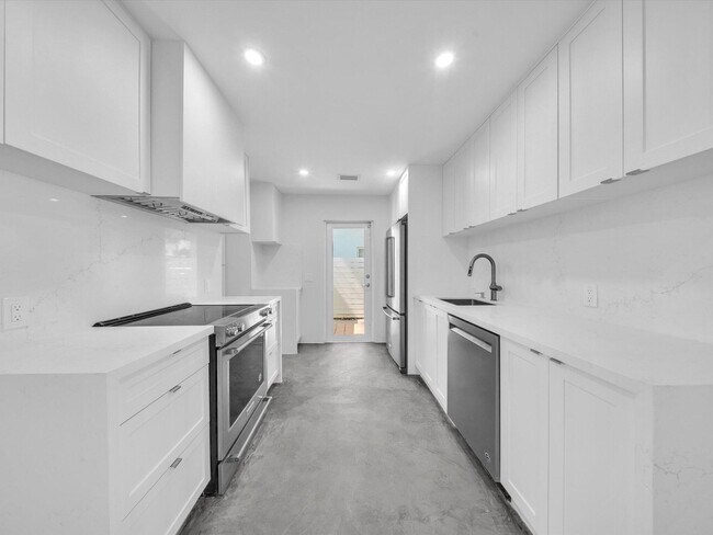 Building Photo - 1721 N 16th Ct