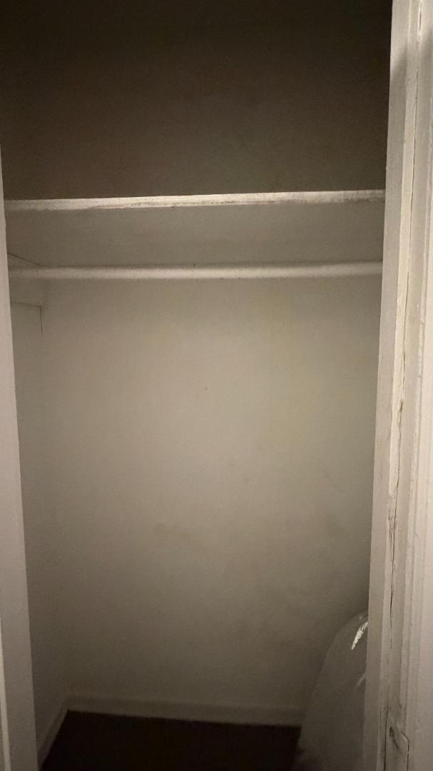 Building Photo - 914 Clark St