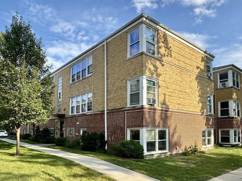 Primary Photo - 6715 N California Ave