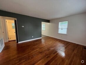 Building Photo - Lupton offers mixture of style, comfort an...