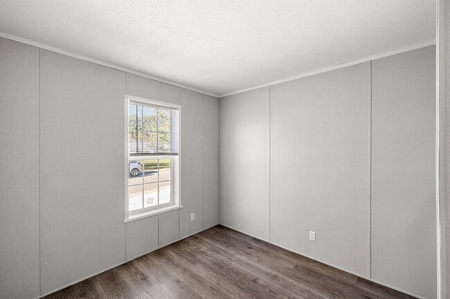 Building Photo - 636 Ascot Cir