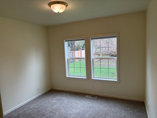 Building Photo - Beautiful 3 bedroom 2 bath house in Cottage Grove!