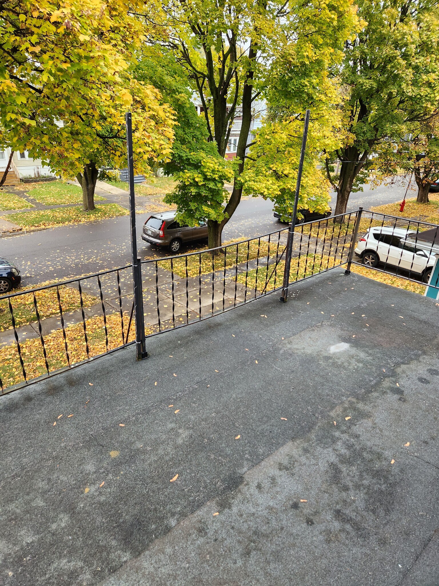 Building Photo - 17 Meriden St