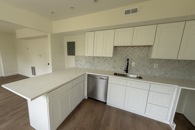 Building Photo - 2089 W 41st St