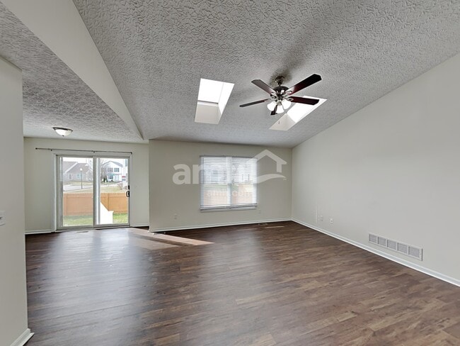 Building Photo - 5889 Westbend Dr